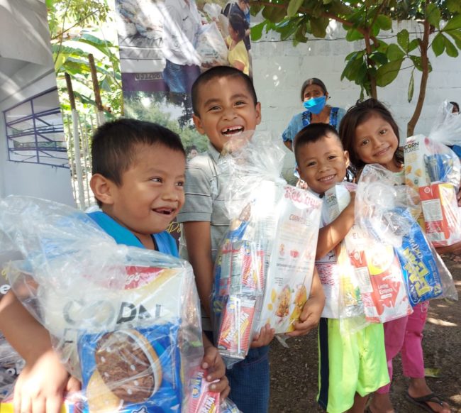 Foto entrega alimentos