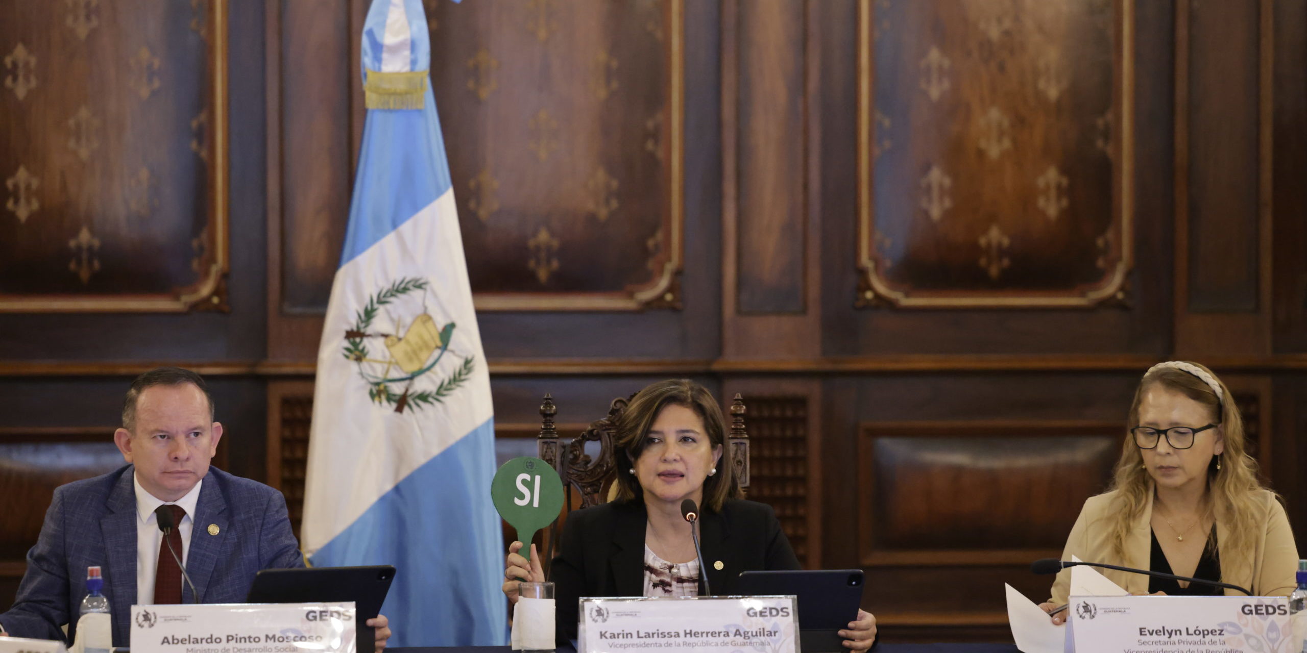 20250424__DO__VICEPRESIDENTA KARIN HERRERA LIDERA REUNION ORDINARIA DESARROLLO SOCIAL MIDES PALACIO NACIONAL 0004